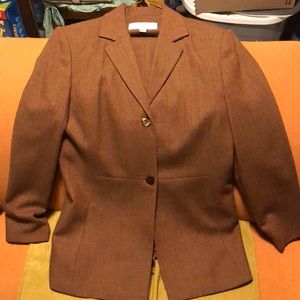 Woman pantsuit. Brown in colour. Size 12